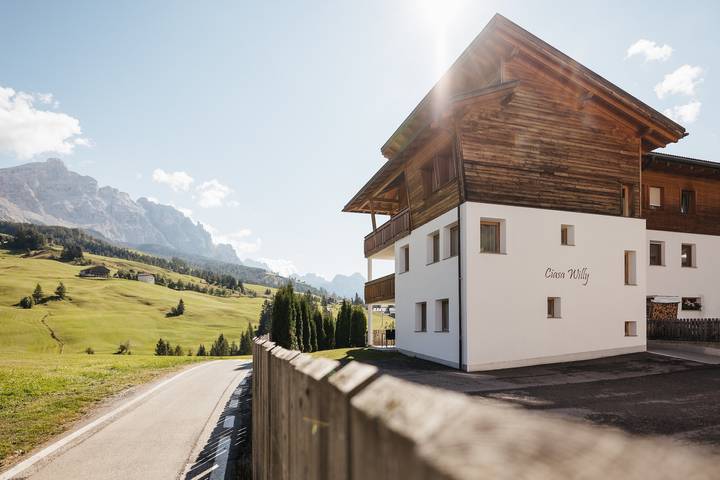 Monolocale intero, Appartamento "Ciasa Willy Lavarella" con vista sulle montagne e Wi-Fi in La Villa, Badia