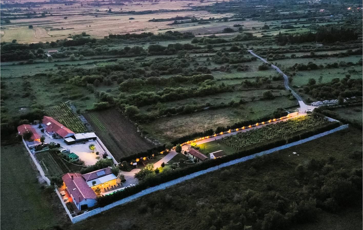 Reizende Ferienwohnung mit 1 Schlafzimmer, beheiztem Pool und Terrasse in Vrsi, Zadar