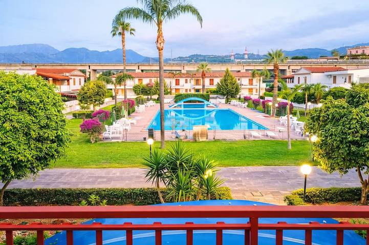 Ferienhaus für 4 Personen, mit Pool und Garten sowie Terrasse