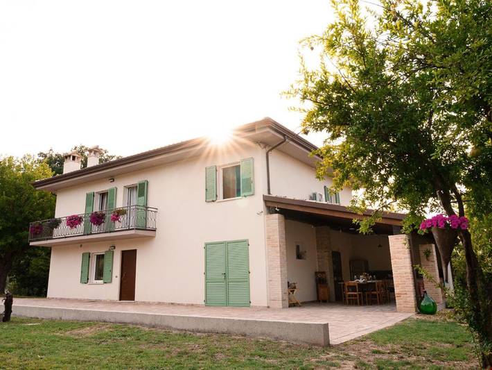 Casa vacanza per 8 persone, con Balcone e Terrazza nonché Giardino e Panorama a Fermignano