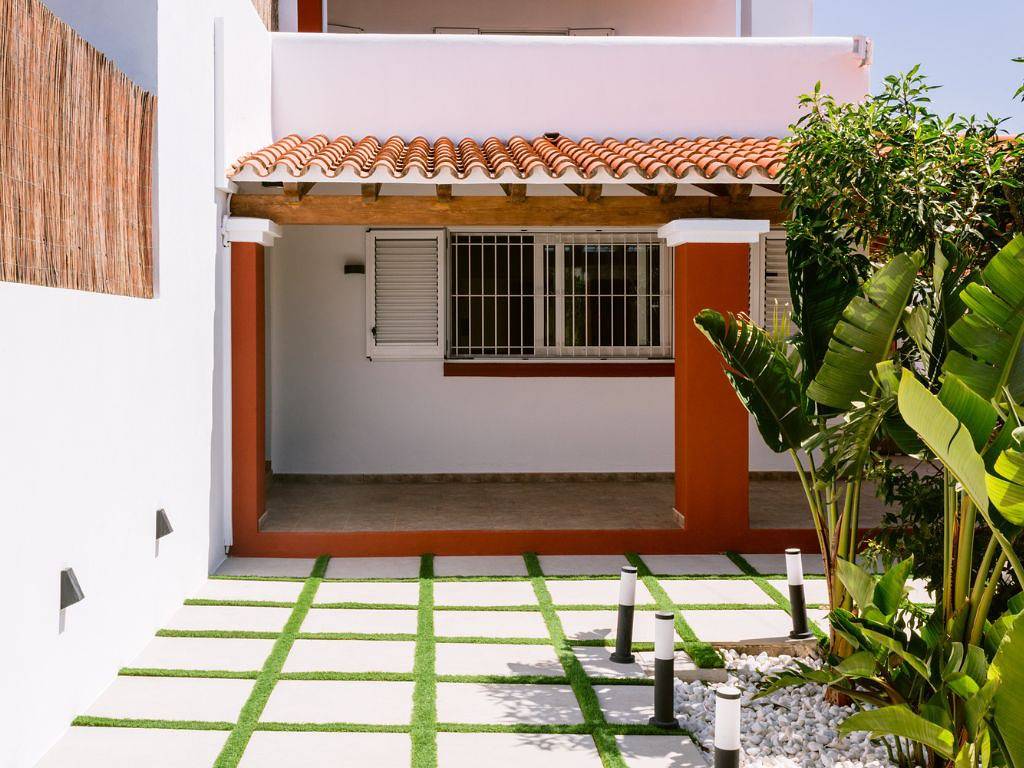 Villa Km2 is a 5 min drive from Playa den Bossa in Sant Jordi de ses Salines, Sant Josep de sa Talaia