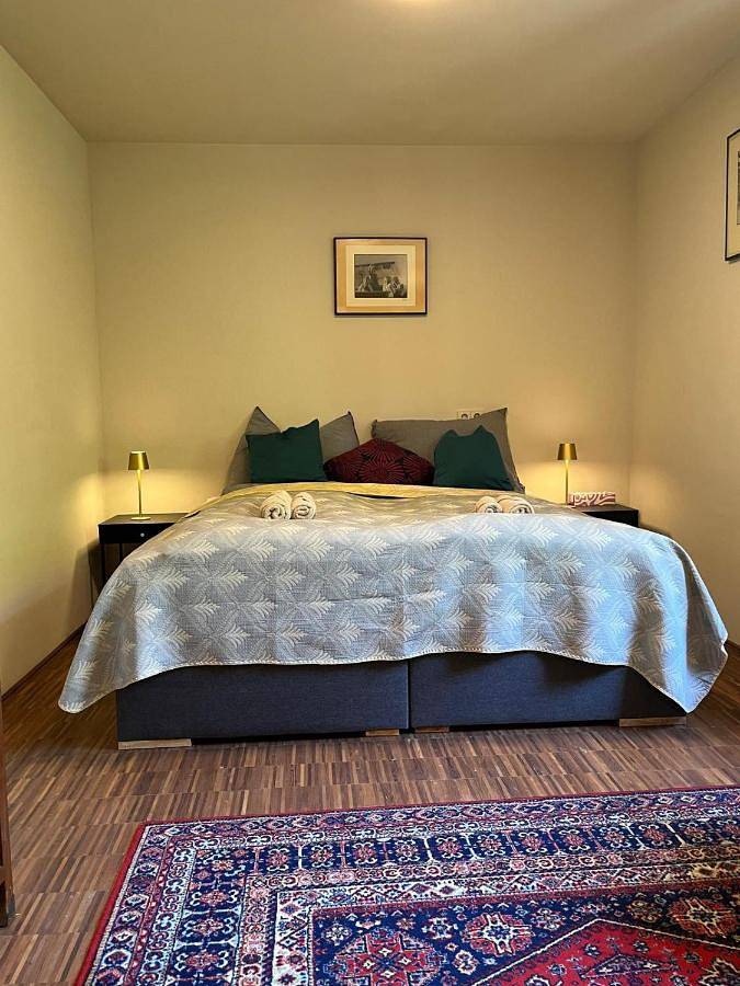 Ferienwohnung für 2 Personen, mit Terrasse und Garten sowie Ausblick