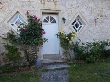 Gîte pour 2 personnes, avec vue et piscine à Allonnes