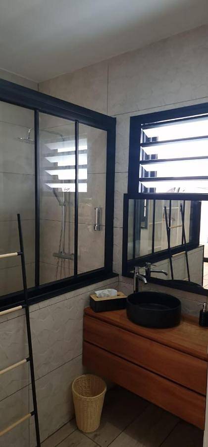 Gîte pour 2 personnes, avec jardin ainsi que jacuzzi et piscine dans Observatoire astronomique des Makes - 3