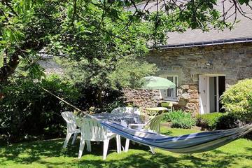 Gîte pour 4 personnes, avec jardin à Pleucadeuc