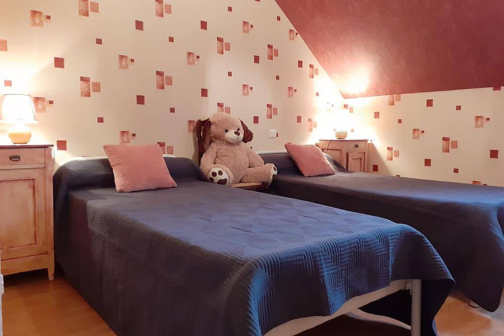 Renovated old house on wine estate in Chassey-le-Camp, Région de Chalon-sur-Saône