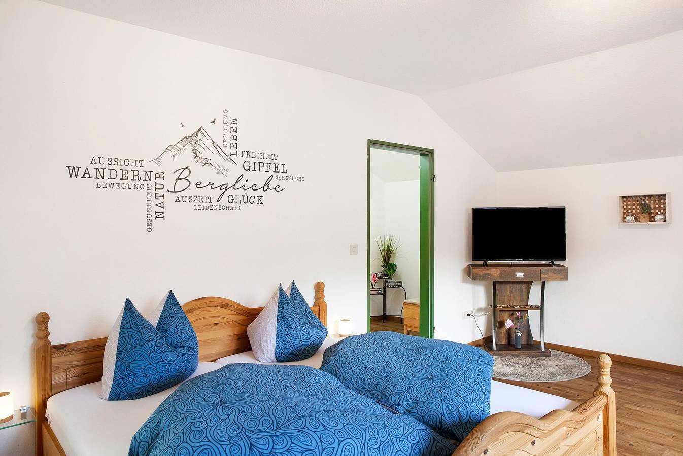 Entire studio, Studio Apartment 'Aschaubichl - Narzisse' with Mountain View and Wi-Fi in Grainau, Eibsee