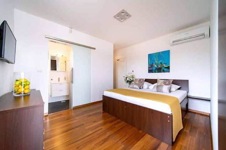 Villa für 10 Personen, mit Balkon auf Rab - 4