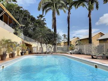 Gîte pour 4 personnes, avec piscine et terrasse dans Le Marin