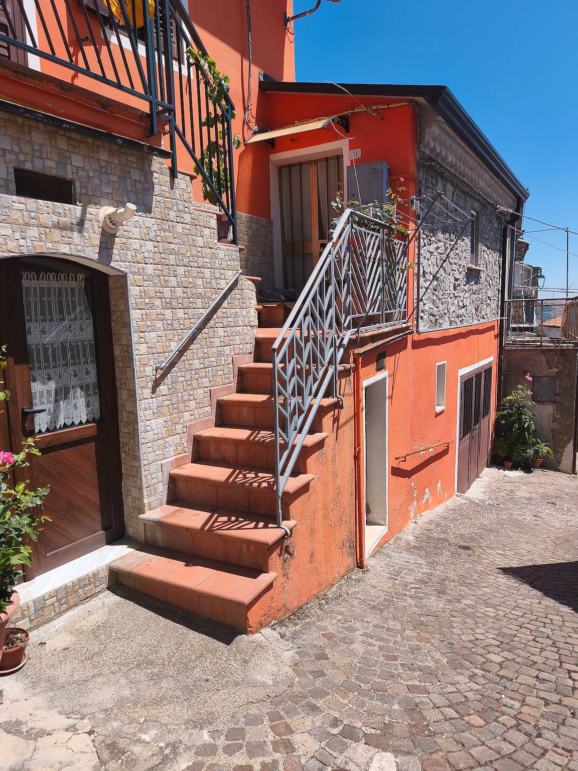 Ganzes Studio, Ferienwohnung 'La Casa Arancione' mit Balkon in Lacedonia, Avellino Provinz