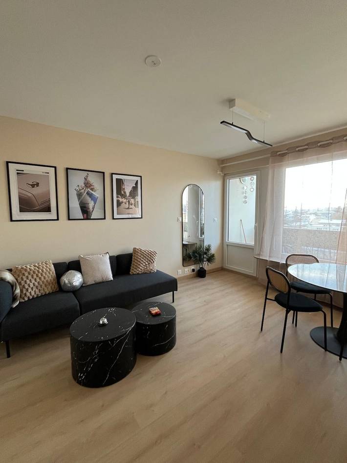 Appartement entier, Unlock - Appartement rénové avec ascenseur et balcon, parking gratuit in Thionville, Moselle