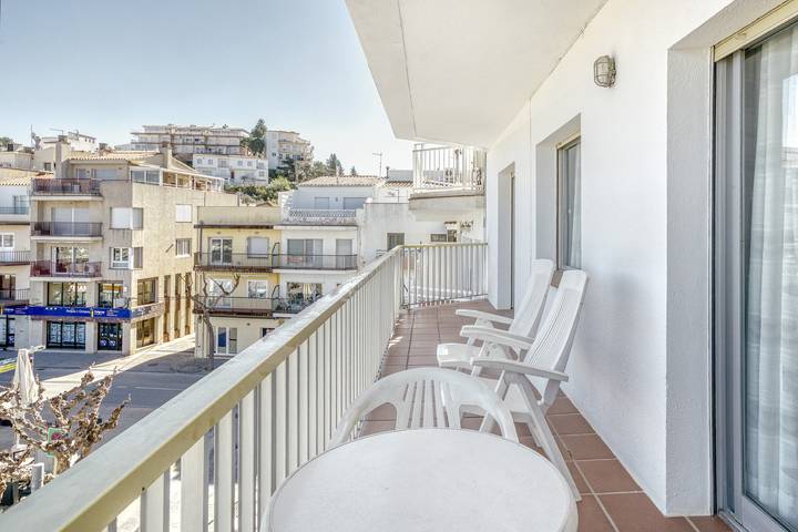 Apartamento entero, Apartamento 'Mediterranean View 2-4' cerca de la playa con balcón y Wi-Fi in Platja del Port (Llanca), Llansá