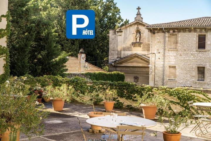 Hôtel pour 2 personnes, avec terrasse et vue, animaux acceptés à Avignon