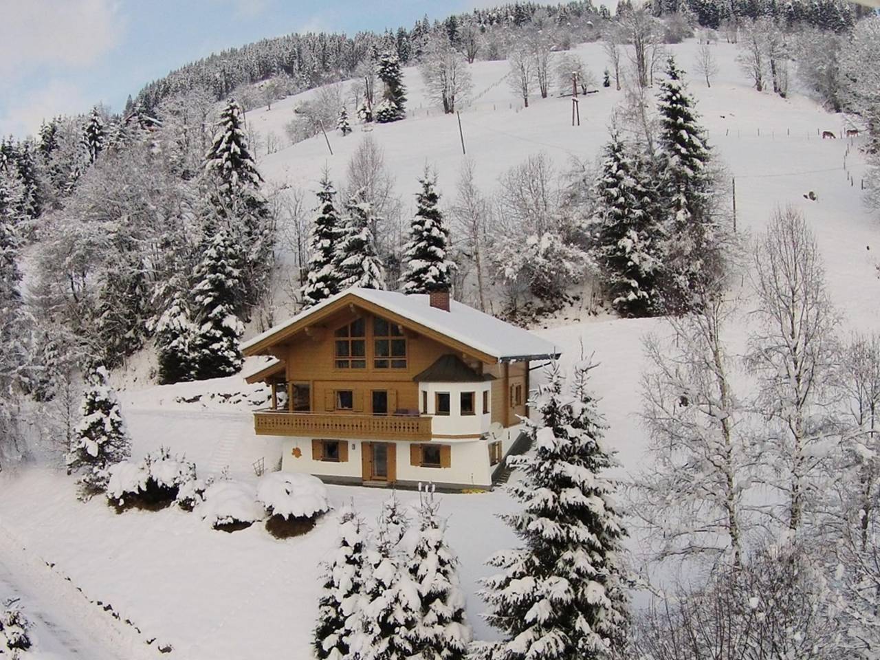 Chalet mit schöner Aussicht und großer Terrasse in Viehhofen, Saalbach-Hinterglemm