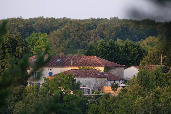 Gîte pour 11 personnes, avec piscine, adapté aux familles