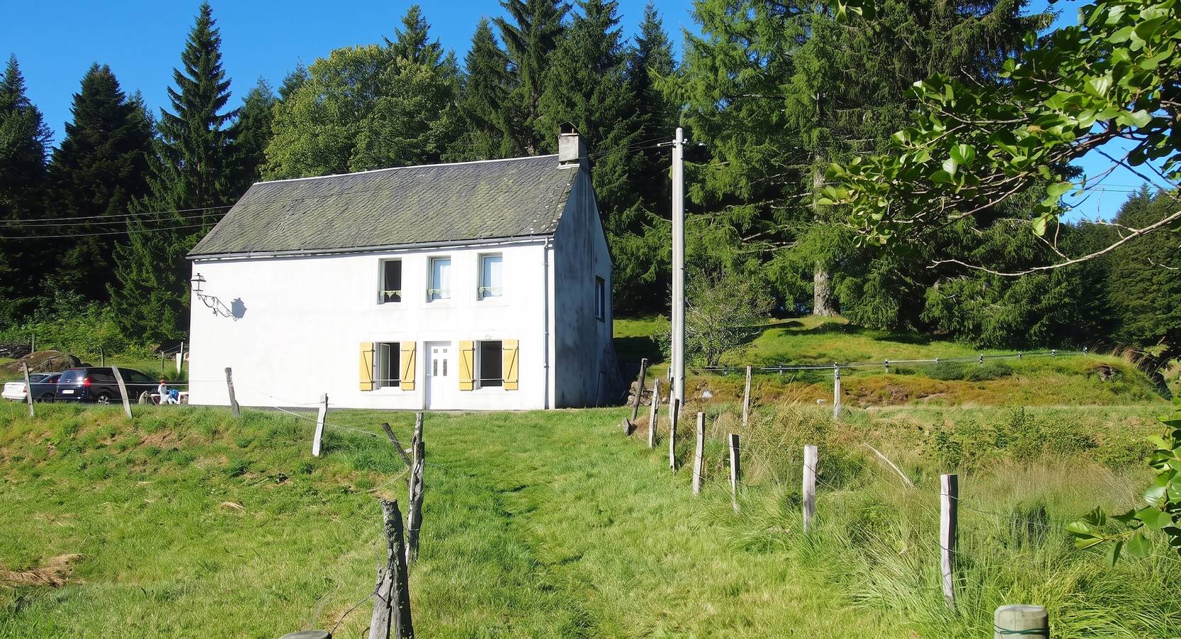 Einladendes Haus in Saint-Gènes-Champespe + Seeblick in Saint-Genès-Champespe, Regionaler Naturpark Volcans d'Auvergne
