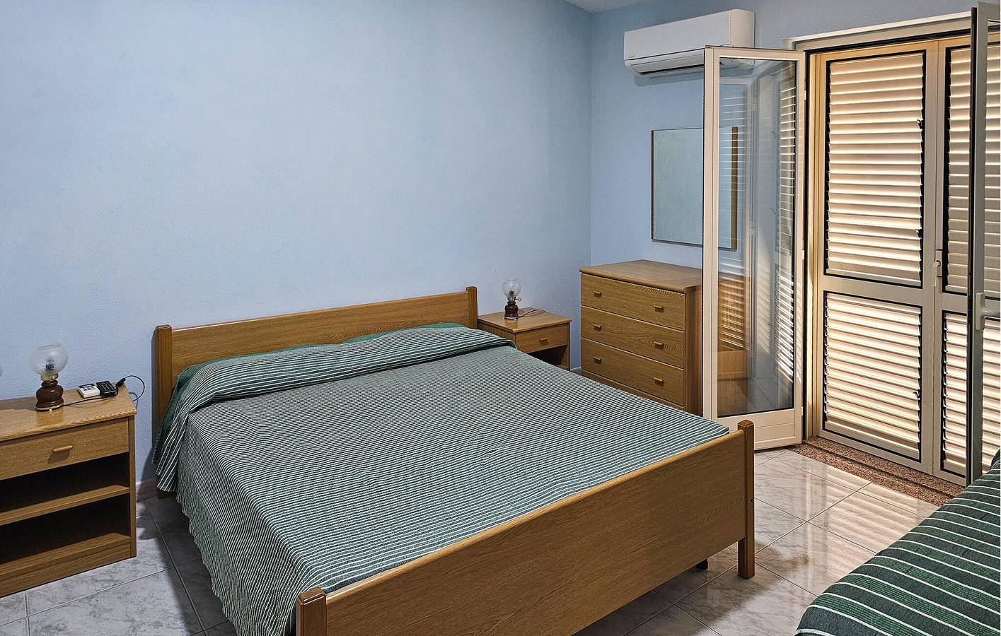 Apartamento vacacional entero, Acogedor apartamento con piscina, cocina y aparcamiento cerca de la costa de Santa María in Trotta, Provincia de Vibo Valentia