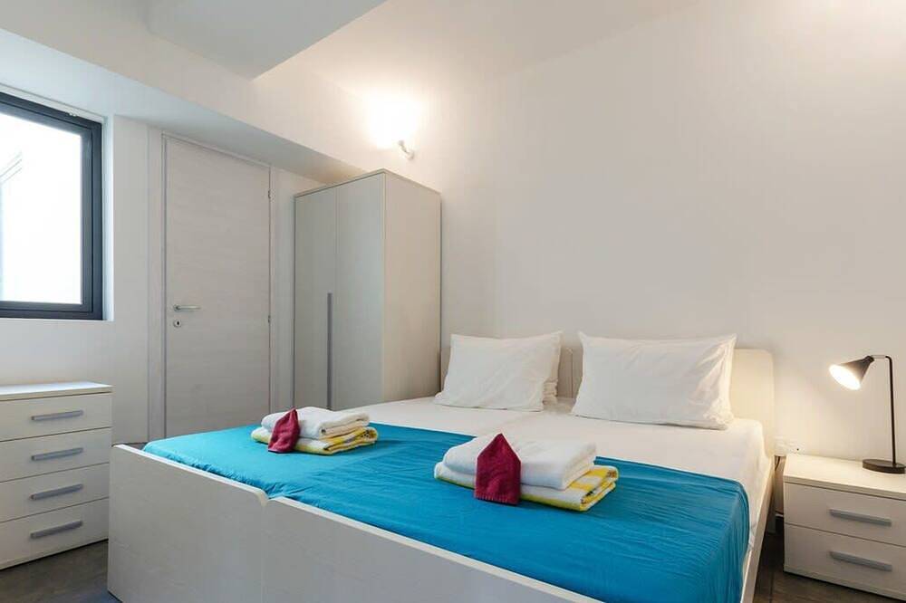 Ganze Wohnung, 2 Bed Apartment w/ Distant Sea and Country Views in Marsalforn, Zebbug