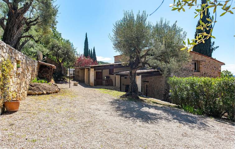 Location de vacances pour 10 personnes, avec terrasse et jardin à Fayence - 3