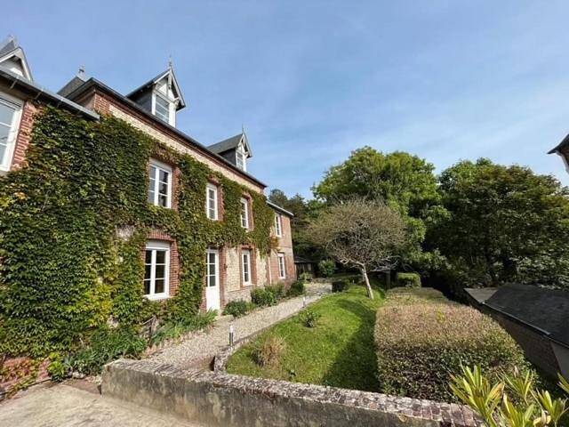 Location de vacances pour 12 personnes, avec vue ainsi que jardin et terrasse à Saint-Martin-aux-Buneaux