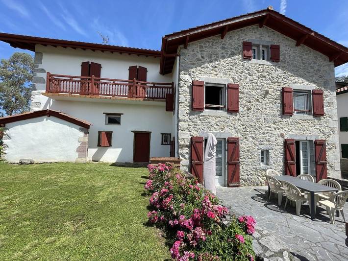 Gîte pour 6 personnes, avec Terrasse et Jardin