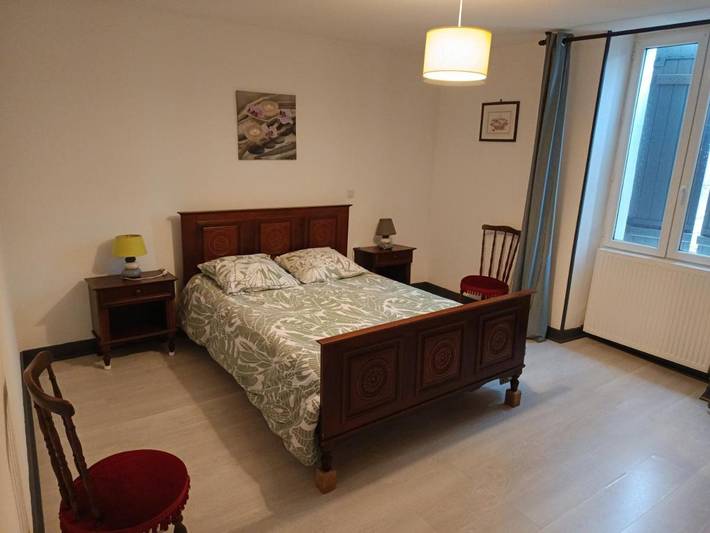 Location de vacances pour 6 personnes, avec vue ainsi que terrasse et jardin, animaux acceptés à Grand-Brassac - 4