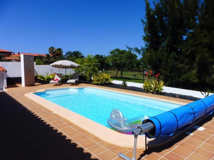 Chalet para 6 personas, con vistas además de jardín y piscina - 1