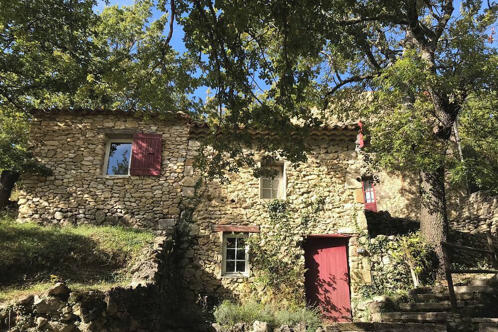 Mas Romance with mazet in Reilhanette, Nyons region