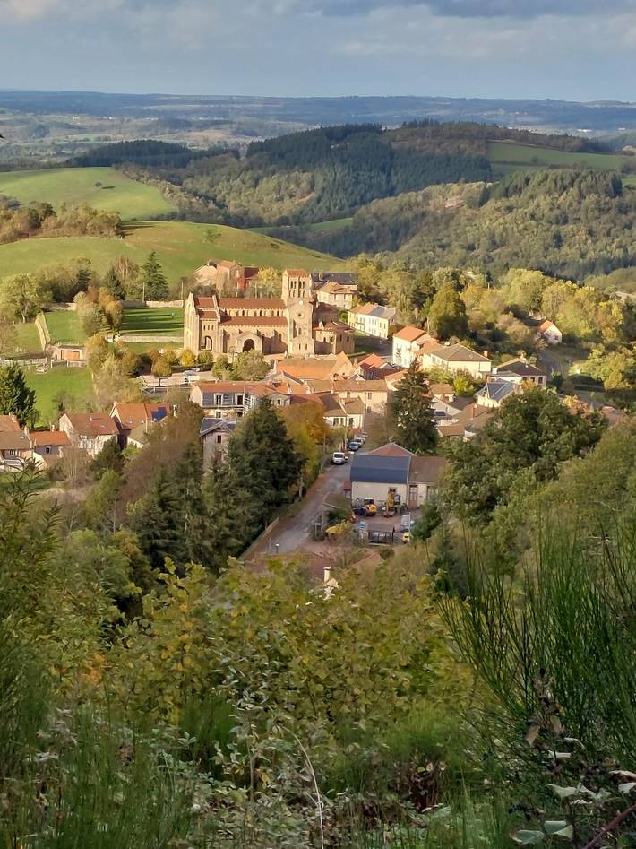 Gîte pour 5 personnes, avec piscine à Châtel-Montagne - 2