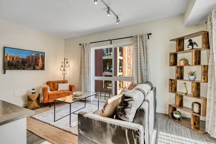 Vacation rental for 5 people, with yard, with pets in Salt Lake City