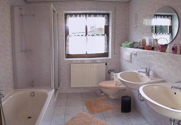 Ganze Ferienwohnung, Fewo auf einer idyllischen Bergwiese mit Bergblick in Emsetal, Waltershausen