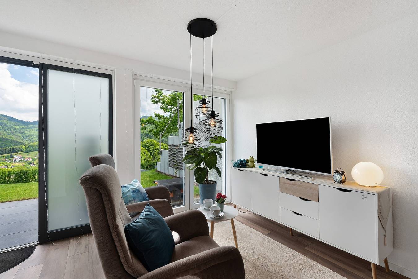 Apartamento entero, Apartamento 'Luftige Auszeit' con vistas a la montaña, terraza privada y jardín in Bühlertal, Selva Negra Central