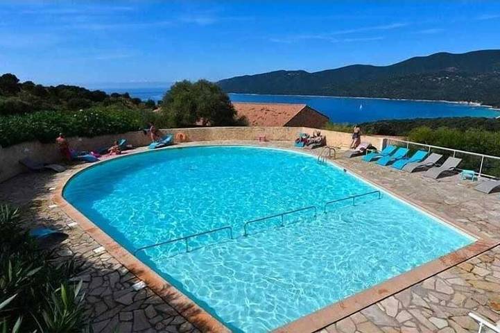Appartement entier, Appartement climatisé dans une résidence *** avec piscine, mer à pied in Serra-di-Ferro, Région d'Ajaccio