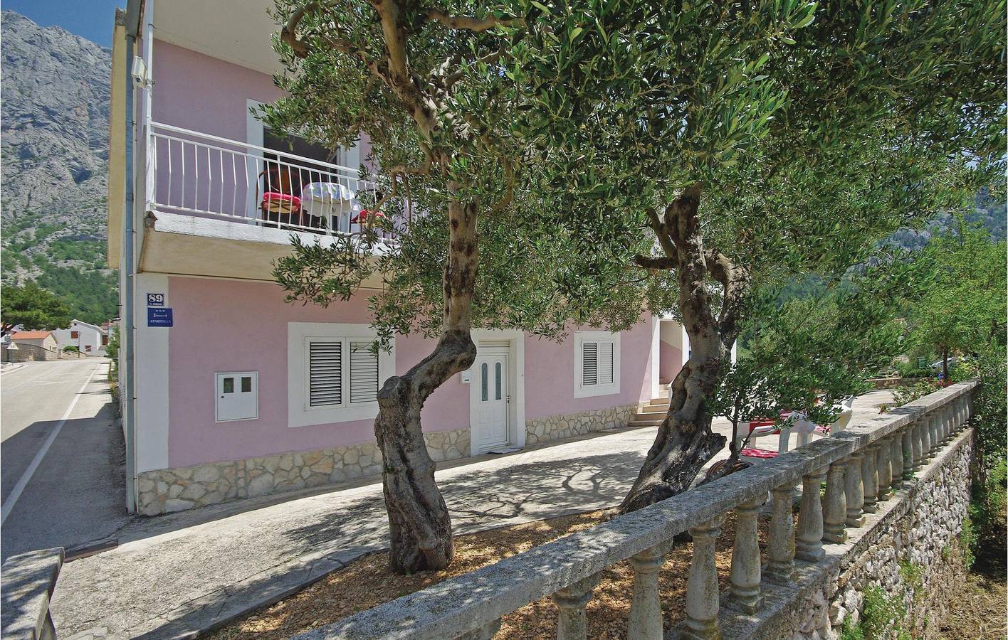 Ganze Ferienwohnung, Ferienwohnung mit Meerblick und Terrasse in der Nähe von Makarska und Veliko Brdo in Veliko Brdo, Makarska