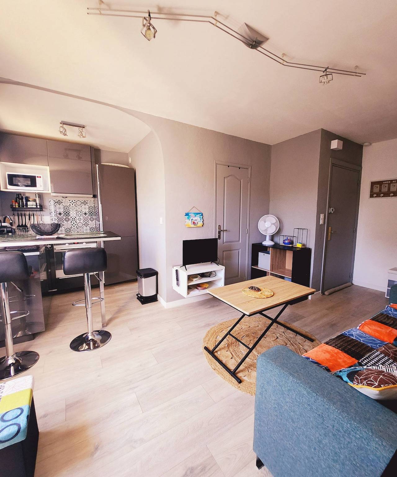 Estudio entero, Le Rosalie - Studio au calme port et plage à pied in Le Brusc, Six-Fours-les-Plages