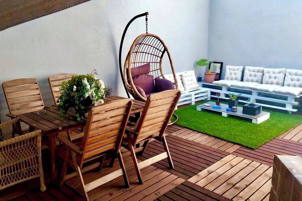 Villa - In the center of the village, beach at 3 min walking distance and private pool. in Calella, Costa del Maresme