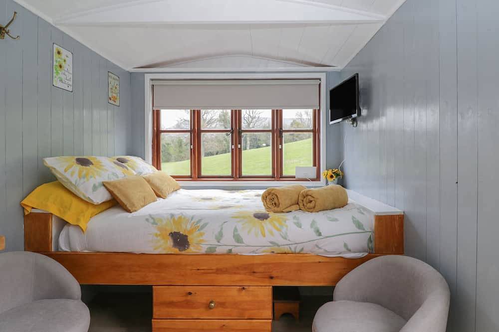 Rabbit Hill Hut, pet friendly, with a garden in Govilon in Brecon Beacons