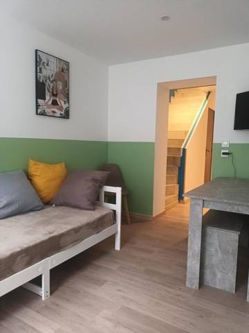 Gîte pour 12 personnes, avec jardin et terrasse à La Fère