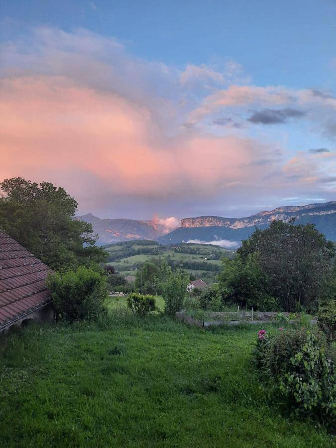 Location de vacances pour 4 personnes, avec vue et jardin à Miribel-les-Échelles - 2