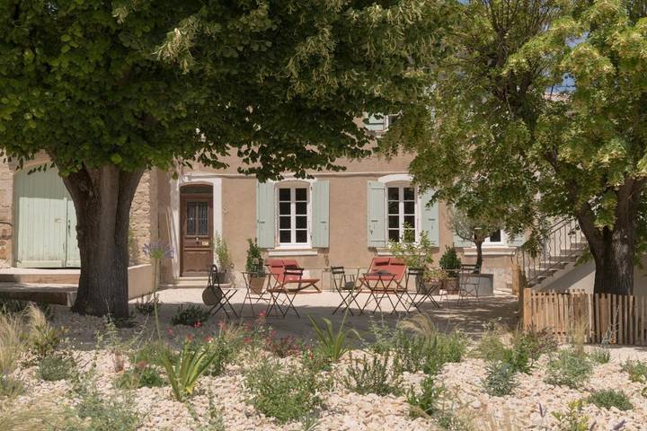 Chambre d’hôte pour 2 personnes, avec Terrasse et Jardin ainsi que Piscine et Vue