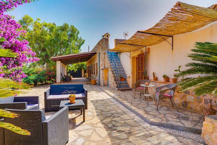 Porxet In the heart of the island, an oasis of peace with a swimming pool for 6 in Puig de Santa Magdalena, Inca