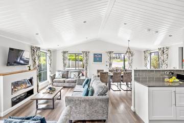 Chalet for 8 People in Broadwoodwidger, Devon, Photo 2