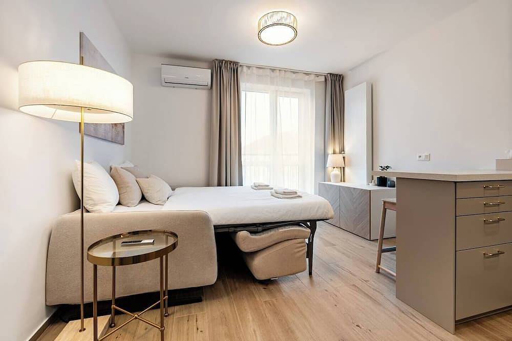 Ganze Wohnung, New Bright & Quiet Central Studio – Top Floor in Bratislava, Bratislava und Umgebung