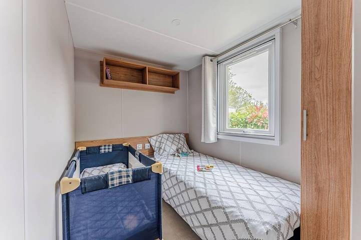 Top-of-the-range mobile home under the Landes pines. 3 bedrooms, 2 shower rooms, Lv, Ll... in Gastes, Côte d’Argent