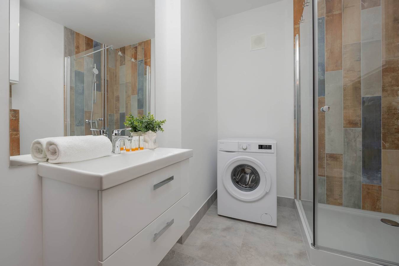 Ganze Wohnung, Climatic Apartment in Bielany | Parking and Work Space in Bielany, Warschau