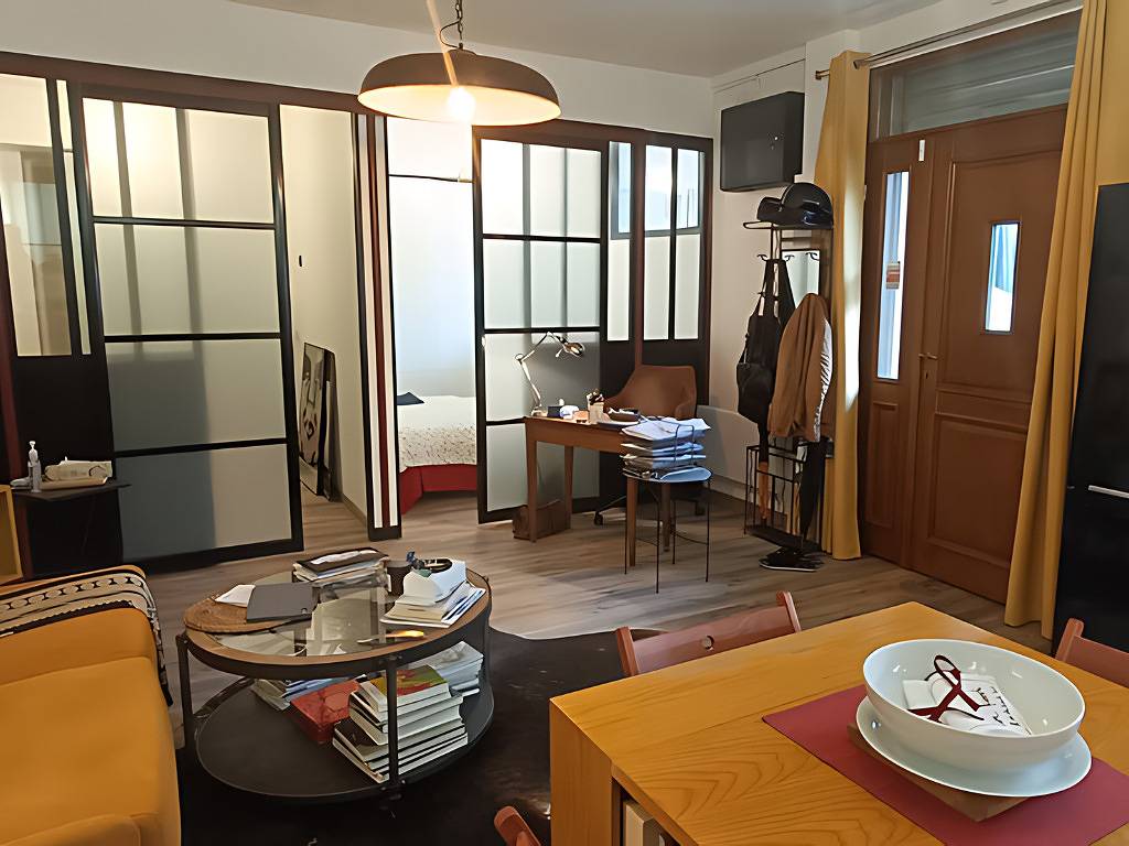 Atípico apartamento-taller en un patio privado con zona de terraza in Aubervilliers, Sena-Saint Denis