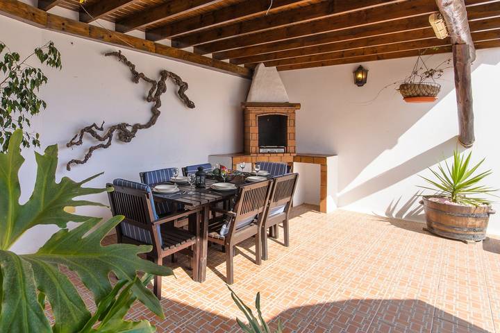 „La Rubina“ mit Bergblick, privatem Pool und Wlan in Teguise, Lanzarote