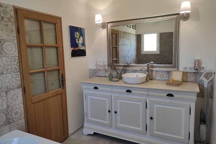 Charming air-conditioned villa in the vineyards, close to the beach in Roquefort-la-Bédoule, Marseille und Umgebung