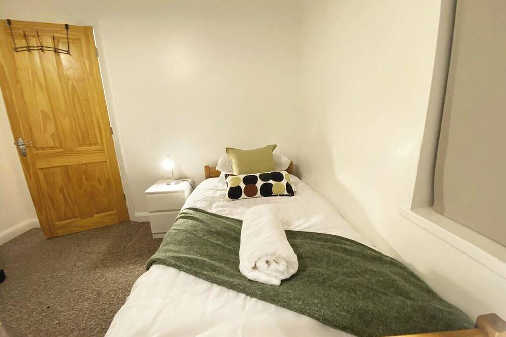 Midlands Contractor Team House in Walsall, Birmingham Area
