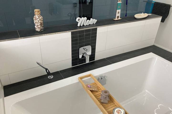 Ganze Wohnung, Ruhige Fewo, gut zum Spazieren und Einkaufen im Outlet-Center. in Neumünster, Schleswig-Holstein Binnenland